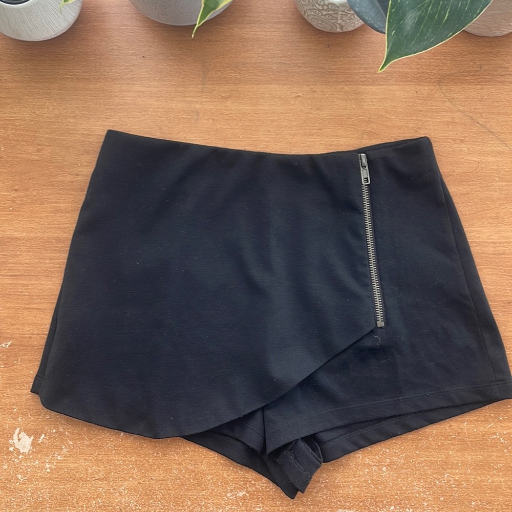 Asymmetrical Skort by Rumor from LF in Black
